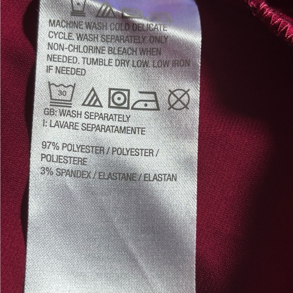 Chic Burgundy Button-Up Blouse - Picture 4 of 4